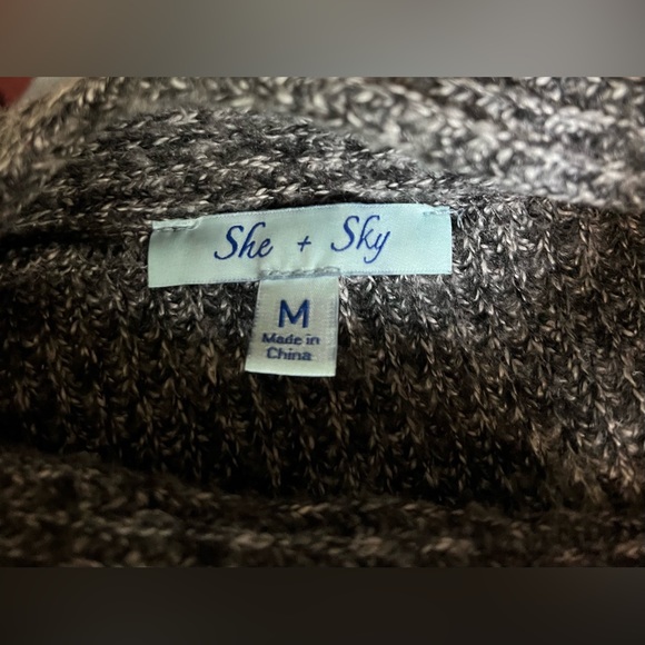 Detailed sweater, size M - Picture 3 of 6